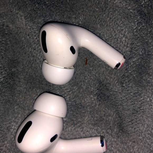 Apple AirPod pros without charging case